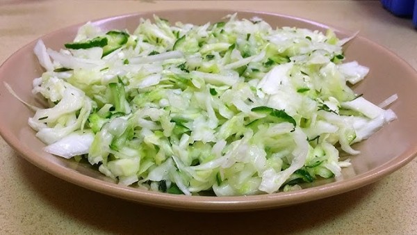 Салат из капусты и огурцов свежих Салат из капусты и огурцов свежих